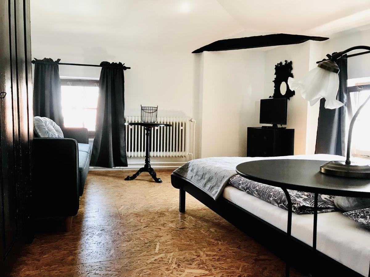 Boutique Apartments U Rolanda, Mikulasske Namesti Зноймо Екстериор снимка