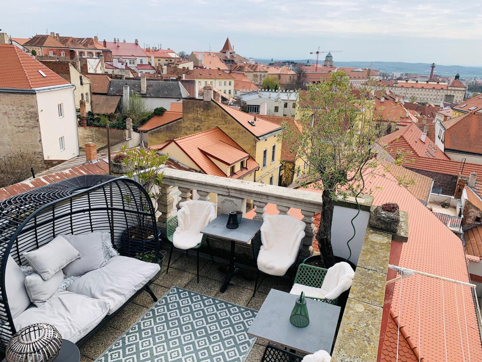 Boutique Apartments U Rolanda, Mikulasske Namesti Зноймо Екстериор снимка