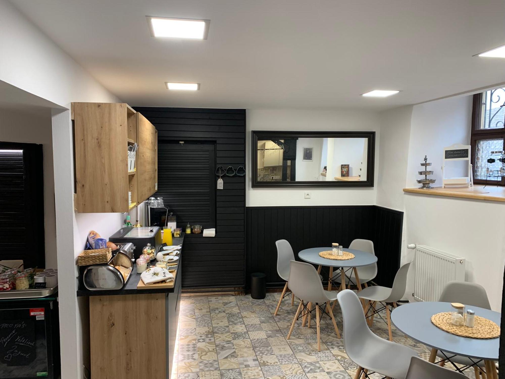 Boutique Apartments U Rolanda, Mikulasske Namesti Зноймо Екстериор снимка