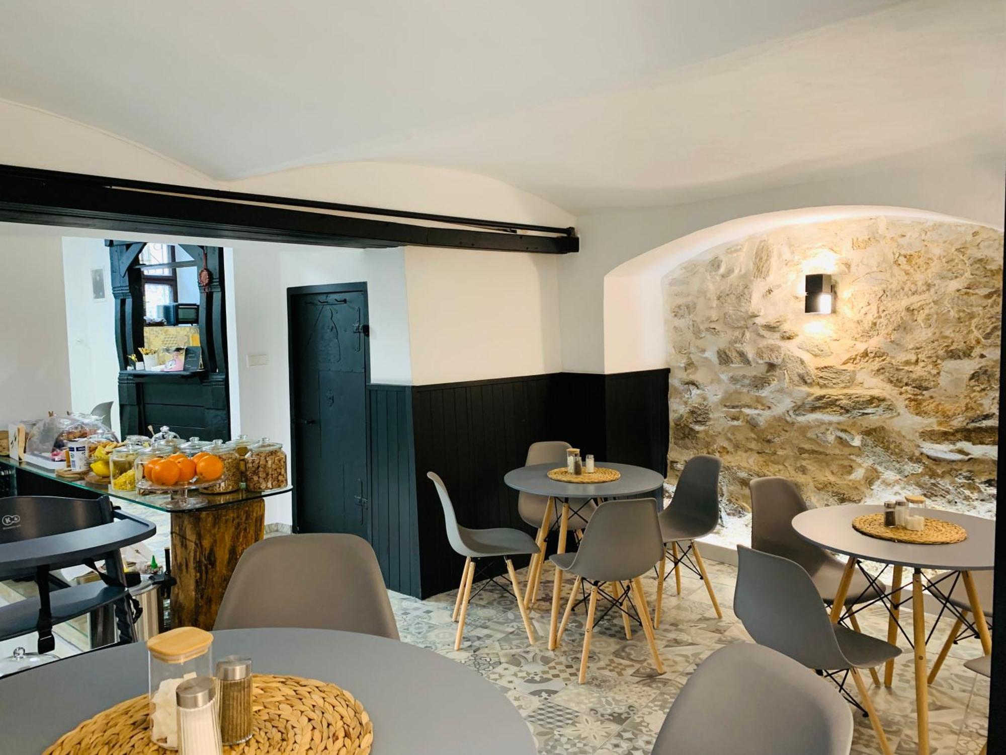 Boutique Apartments U Rolanda, Mikulasske Namesti Зноймо Екстериор снимка
