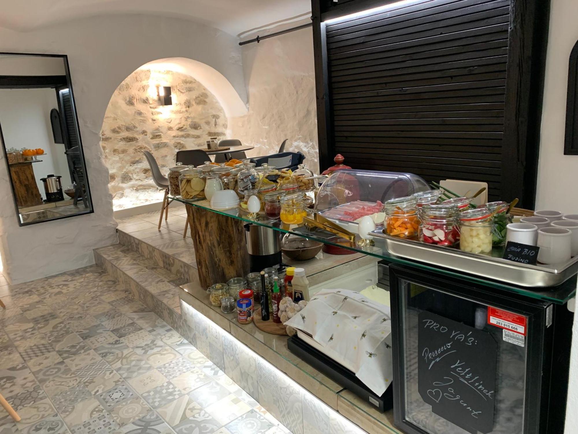 Boutique Apartments U Rolanda, Mikulasske Namesti Зноймо Екстериор снимка