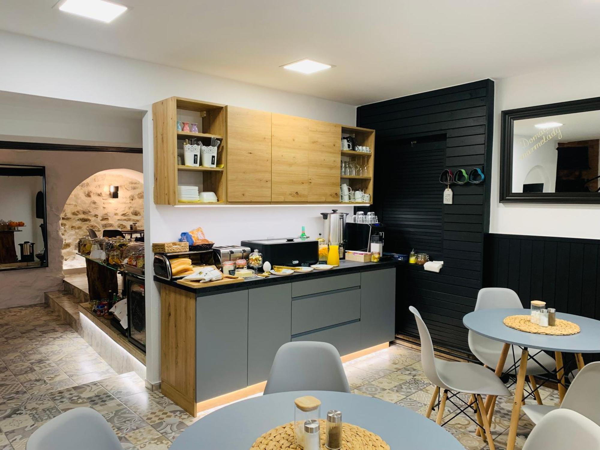 Boutique Apartments U Rolanda, Mikulasske Namesti Зноймо Екстериор снимка