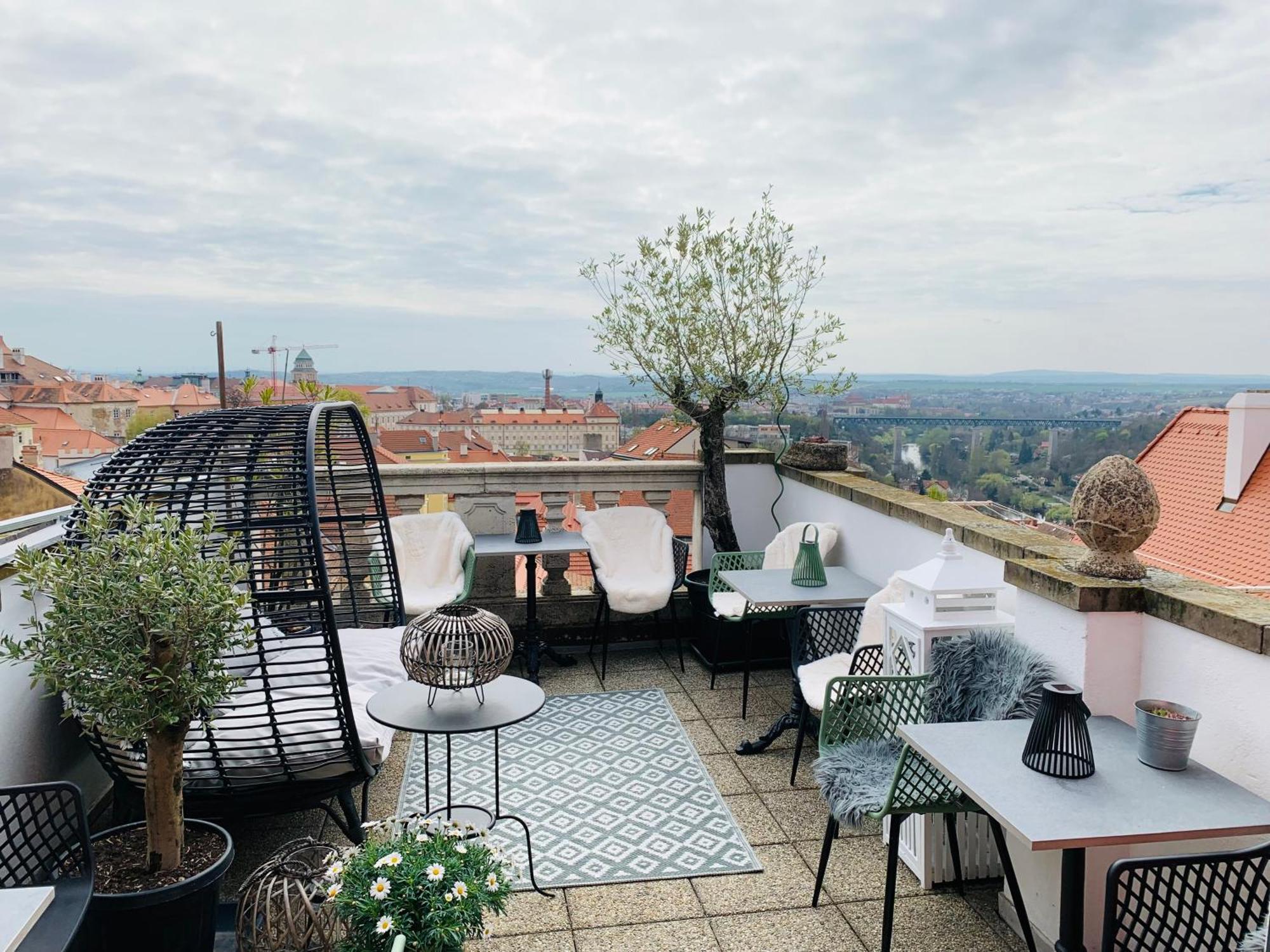 Boutique Apartments U Rolanda, Mikulasske Namesti Зноймо Екстериор снимка